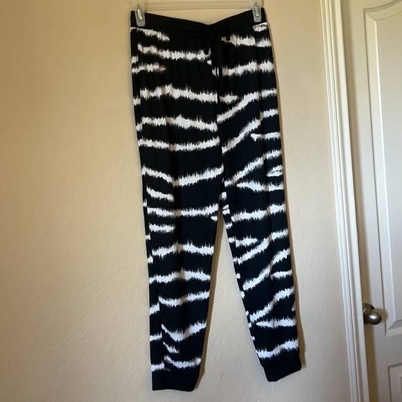 2 piece pajama set - Picture 5 of 8